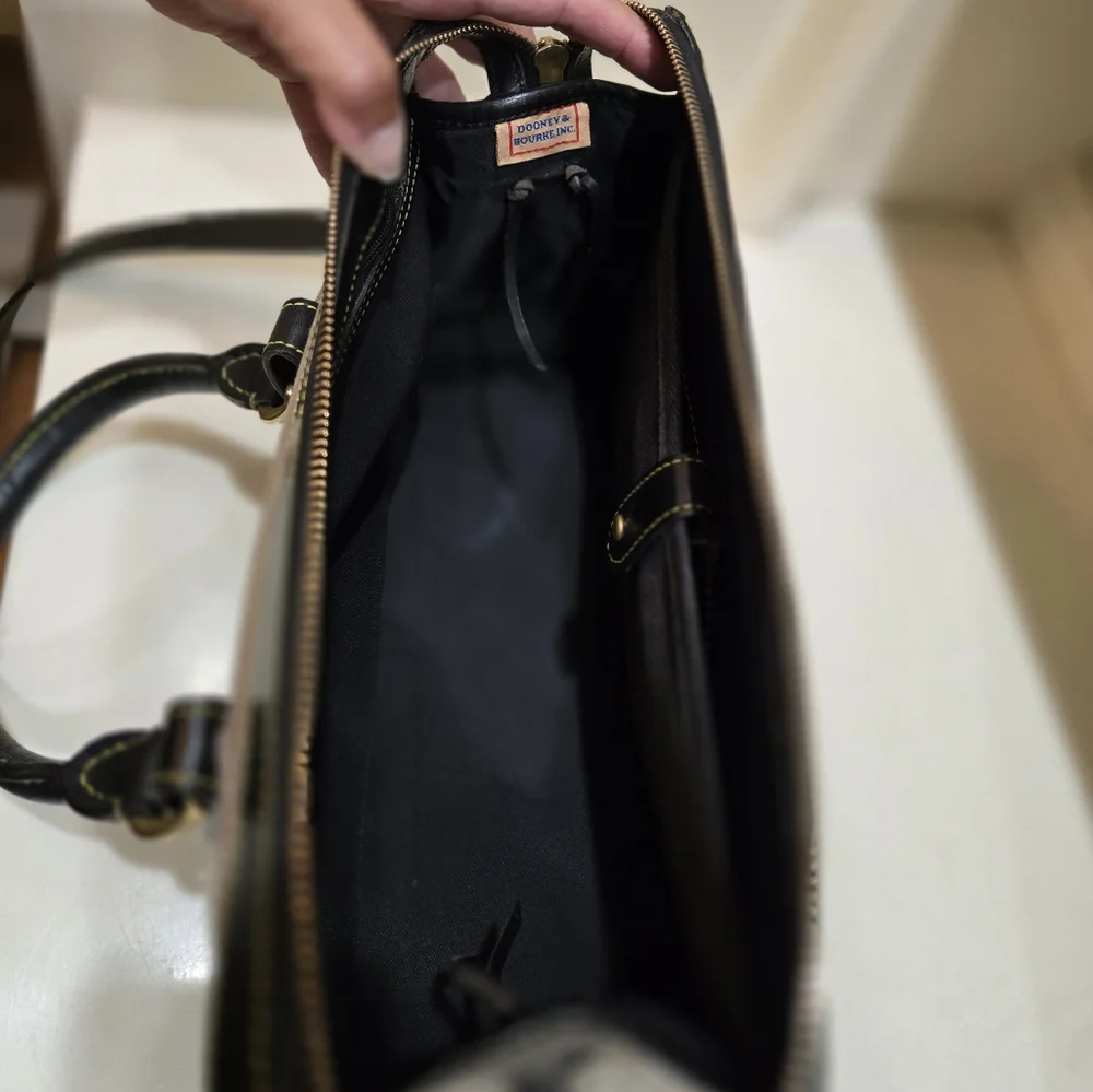 Dooney & Bourke Black Leather Classic DB Vintage LOGO Tote Satchel Purse - Picture 9 of 10